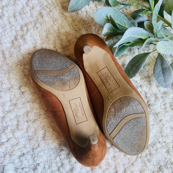 SOLD!! ✨•Suede heels• - Picture 4 of 8